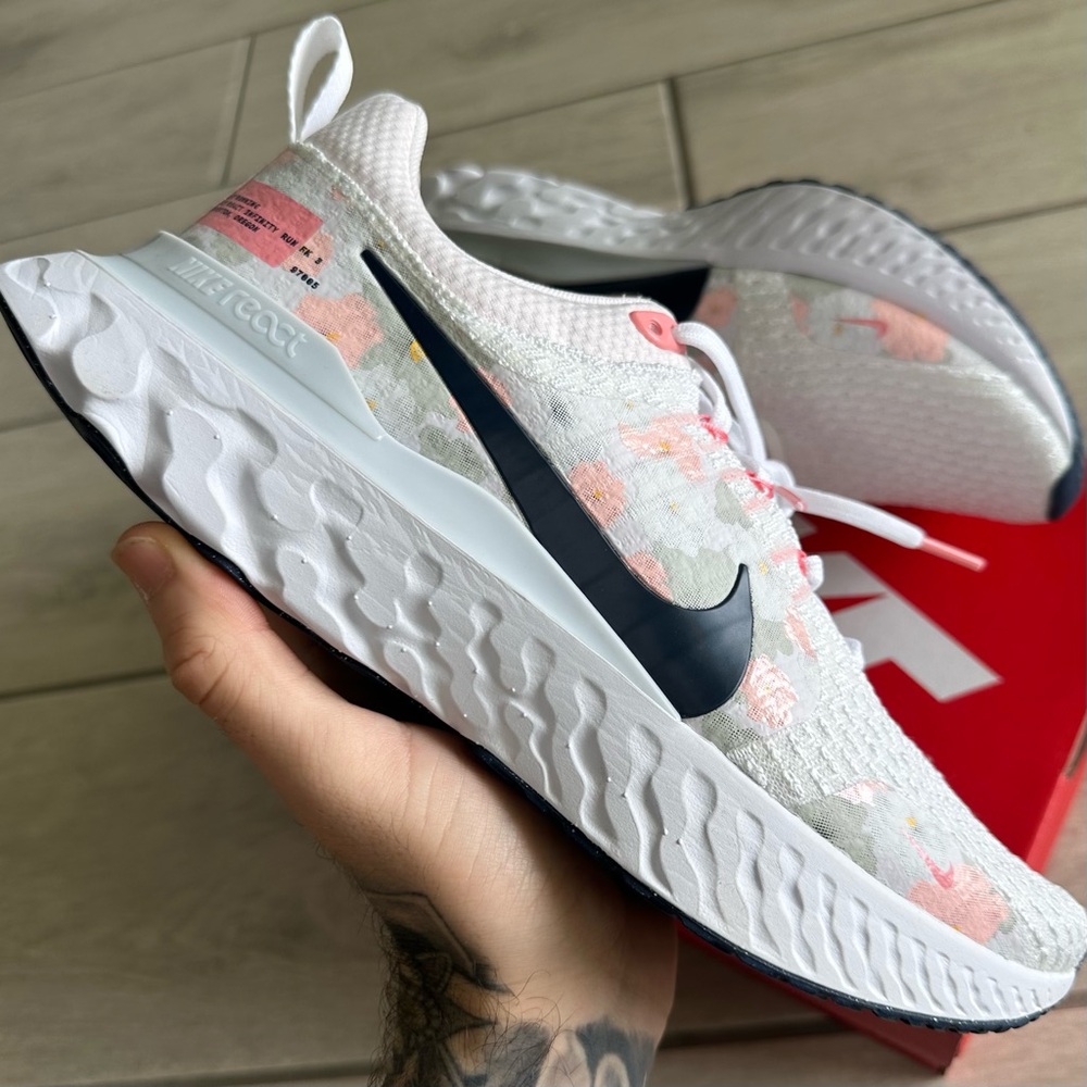 NIKE REACT INFINITY 3 PREMIUM WHITE PINK